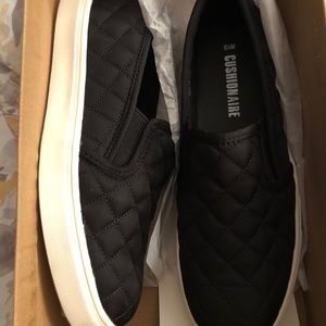 Cushionaire shoes. New in box. Size 6.5.